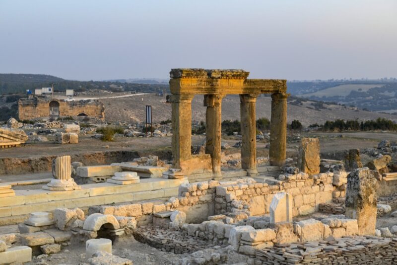 Ruïnes van Blaundus oude stad in de provincie Usak van Turkije
