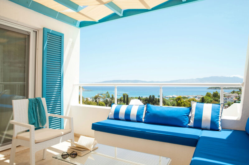 Bellazure Hotel