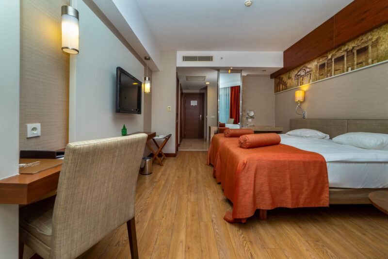 Commodore Elite Suites & Spa