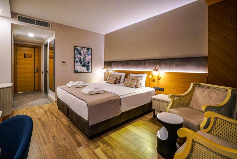 Diamond Deluxe Hotel