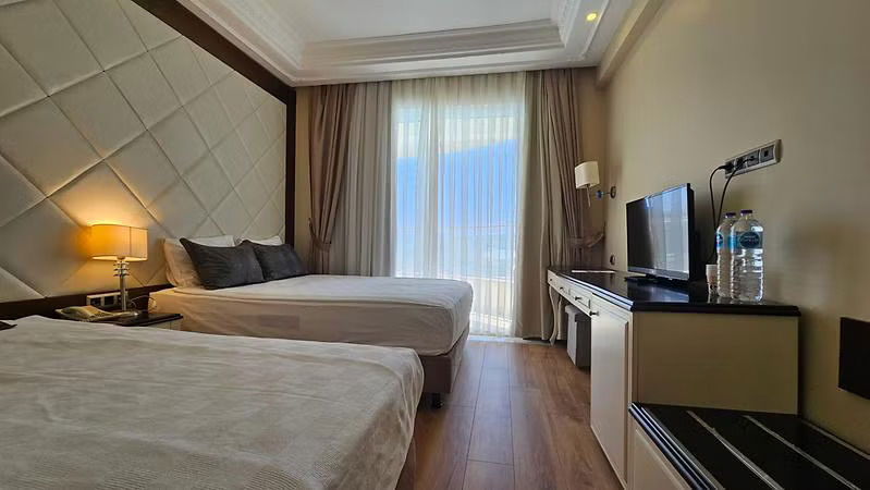 Fly & Go Gold City Hotel