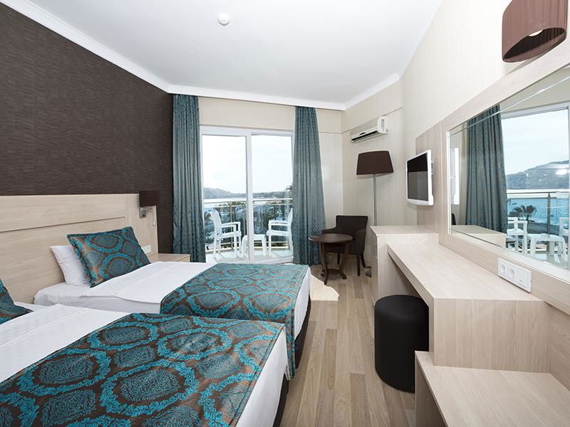 Parador Beach Hotel